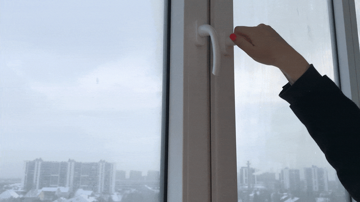 Окно на балконе