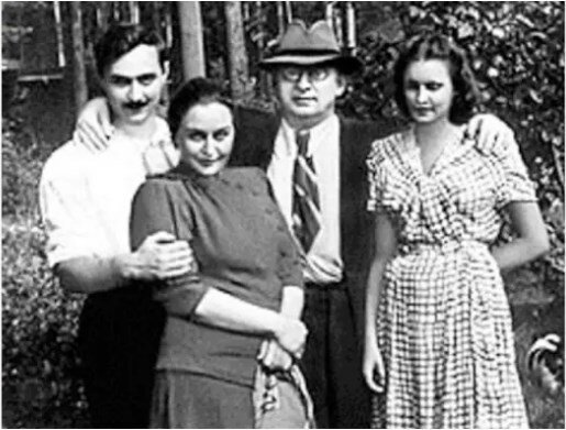 Семья Нины Теймуразовны Берия - муж Лаврентий Павлович, сын Серго и его жена Марфа Пешкова. Фото: РИАНовости
