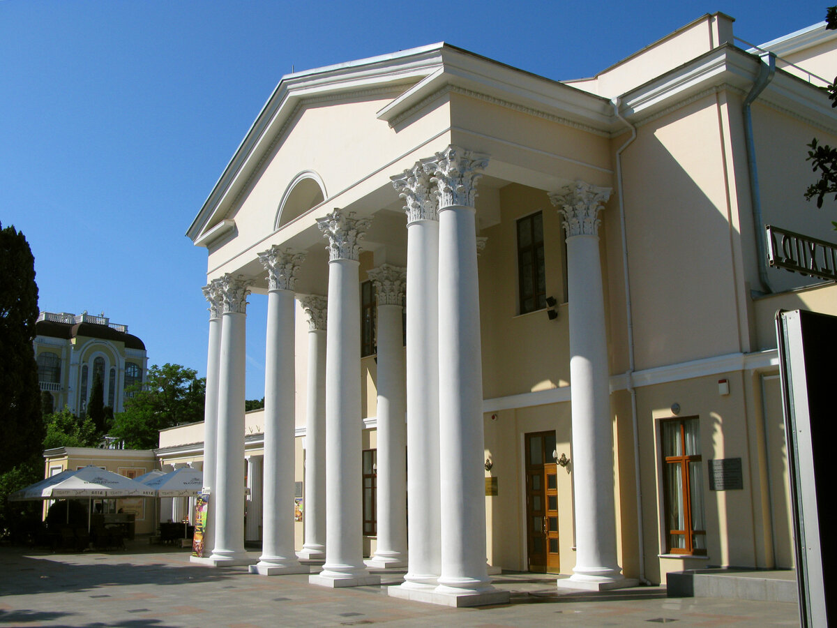 Ялтинский театр им. Чехова // Фото: CC BY-SA 4.0, Anaxibia