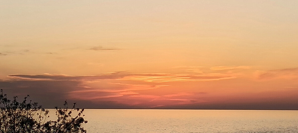 Актау. Побережье Каспийского моря. 