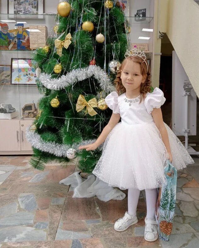 Малышка подросла и здесь ей уже  4года