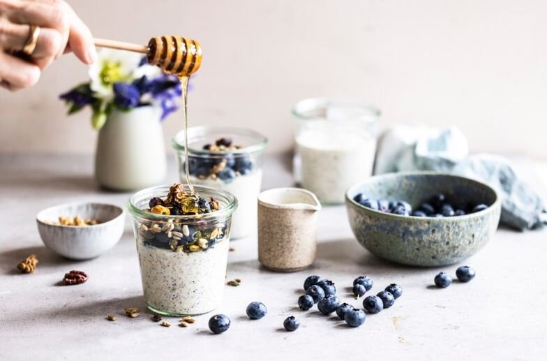 Бирчер Мюсли с яркими ягодами и нежным йогуртом — настоящий фестиваль вкуса и цвета! 