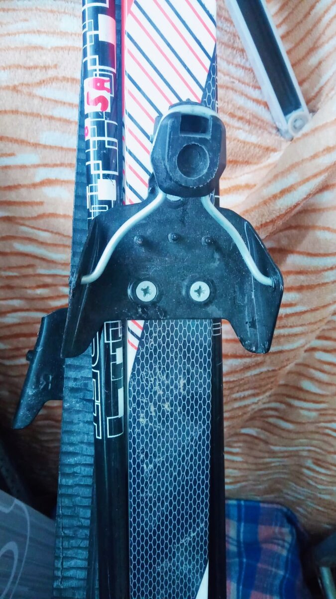 Вот такое крепление. На школьных лыжах.