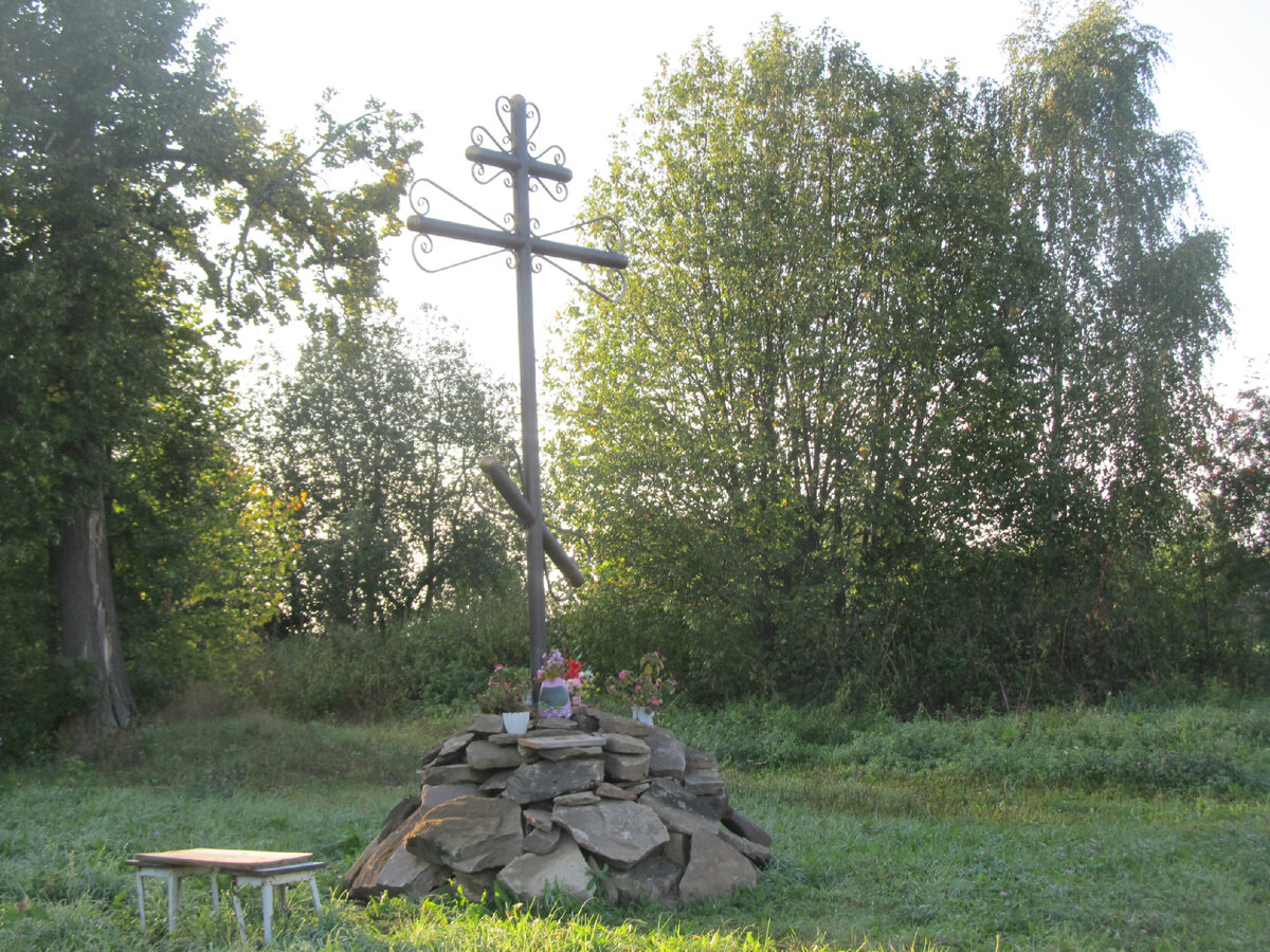 Поклонный крест в деревне Юльял Кикнурского района Кировской области.