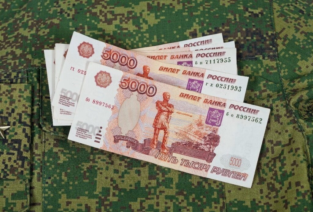 Единовременную выплату для участников СВО в Тверской области повысят до 305 тыс. рублей