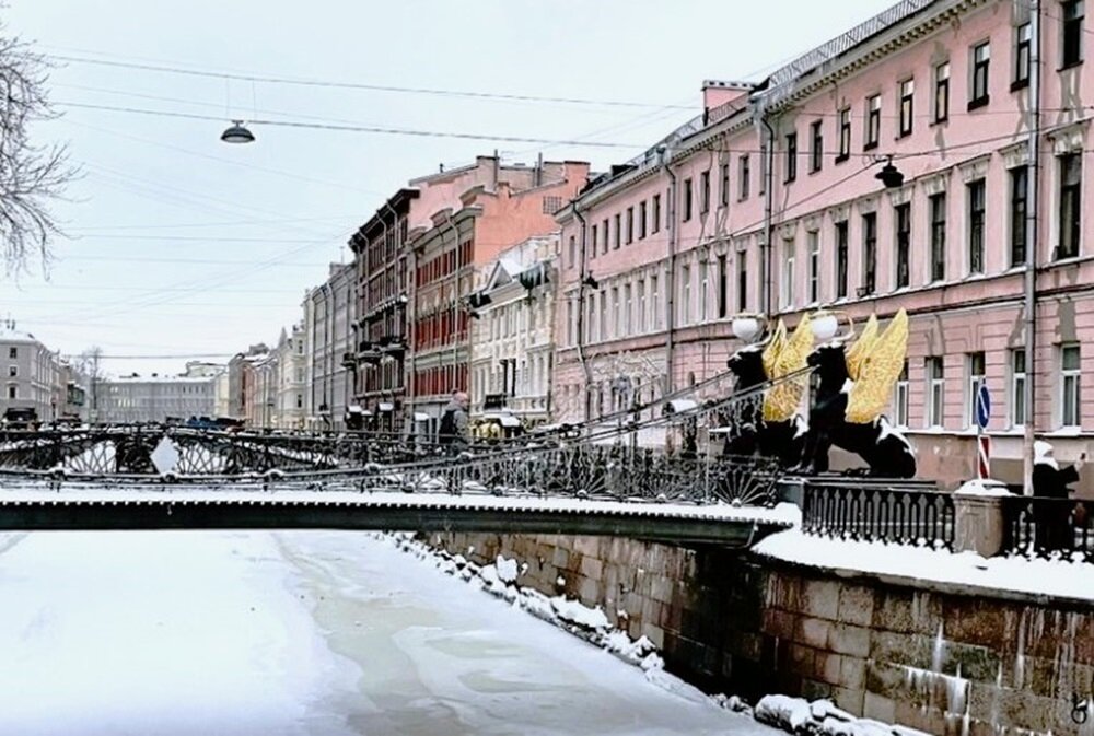 Санкт-Петербург.  Какие места в России стоит посетить путешественнику.