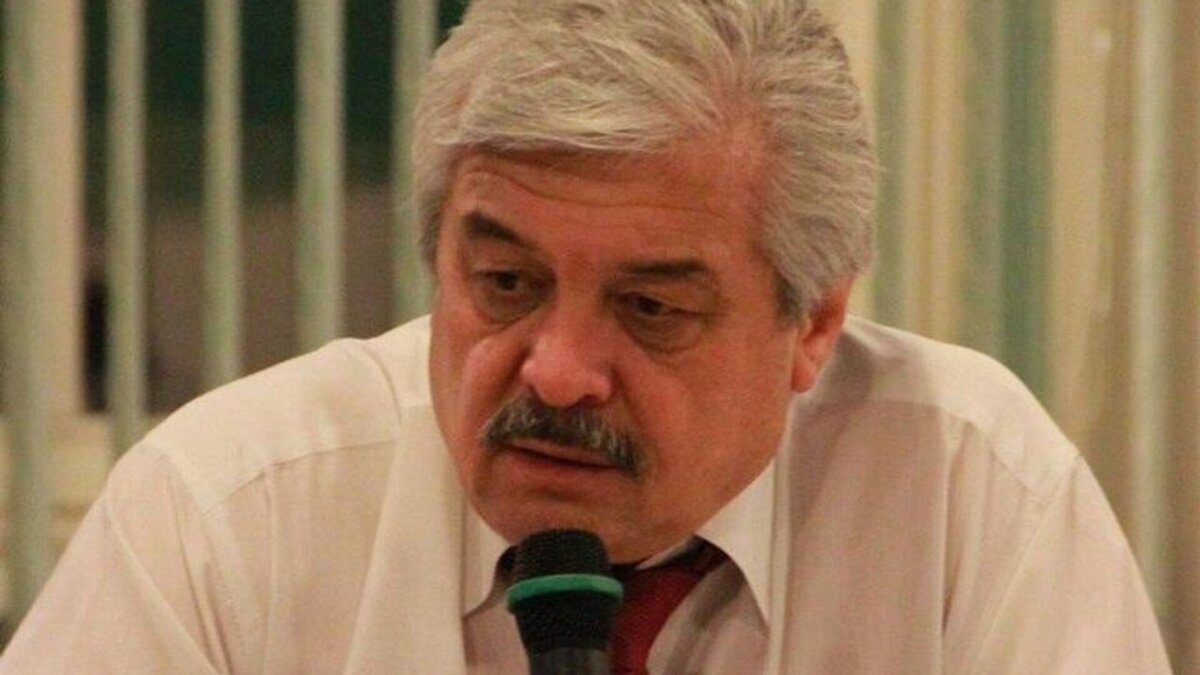 Президент узбекского землячества "Ватадош" Усмавн Баратов. Живёт в России.