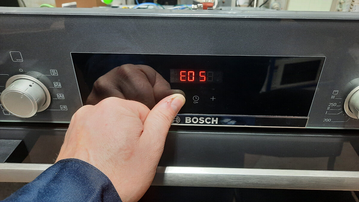 Электрическая духовка Bosch HBF534EH1T ошибка E05-32