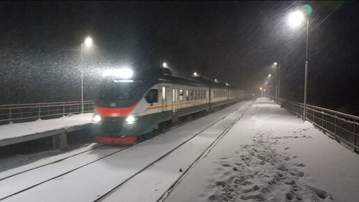 2 поезда видео. Жд станция вайдотай 2тэ10у 0196. Поезда тепловозы 2м62м железная дорога diesel. Поезд 2тэ10м. 2тэ116 задымил.