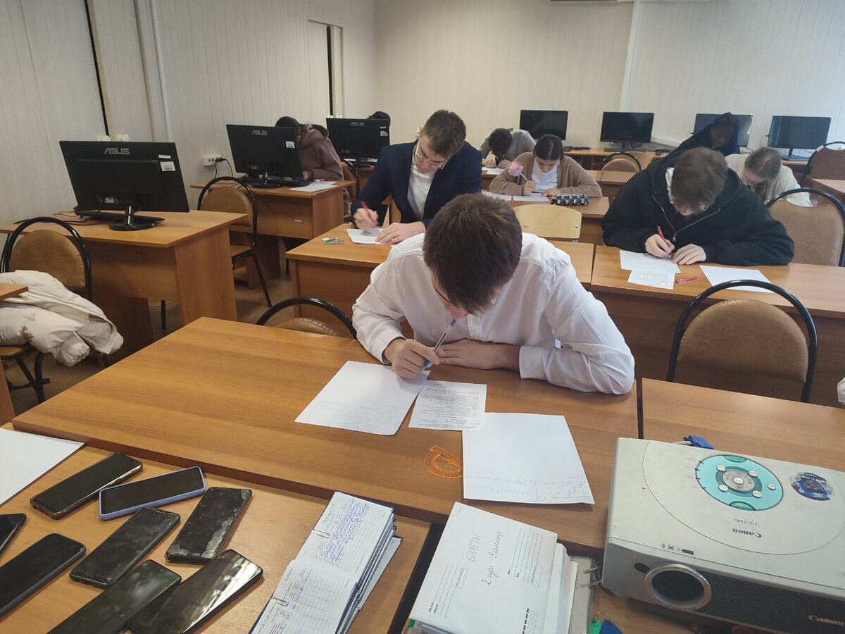 Фото с сегодняшнего экзамена.