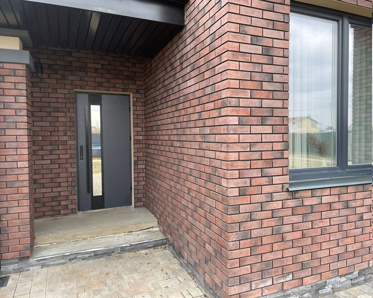 Входная дверь со стеклом и терморазрывом на теплом алюминии T1037AB