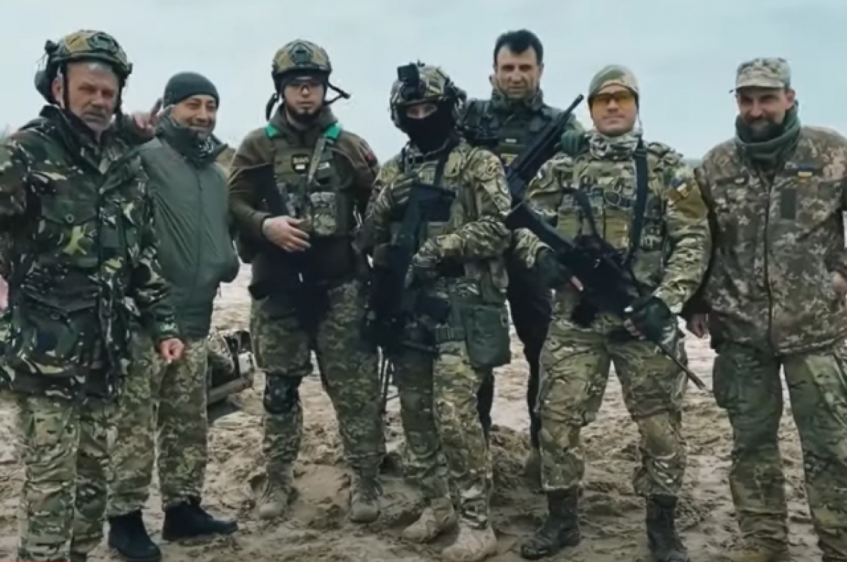    Дали черную работу.