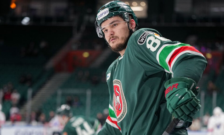    Никита Дыняк положил начало разгрому и сам разбил заградительное стекло арены. Фото: соцсети "Ак Барс"