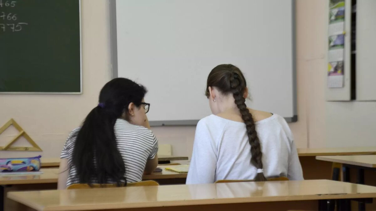     В ХМАО продолжают объявлять актировки из-за низких температур в некоторых районах. 19 января в школу не пошли младшие классы.