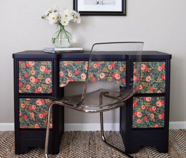    Старый стол   
Источник: «The weathered door»