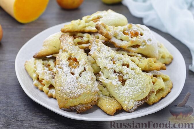 творог, масло растительное, сахар, яйцо, мука, разрыхлитель, ванилин, соль, яблоки, тыква, масло сливочное, корица молотая, сахарная пудра