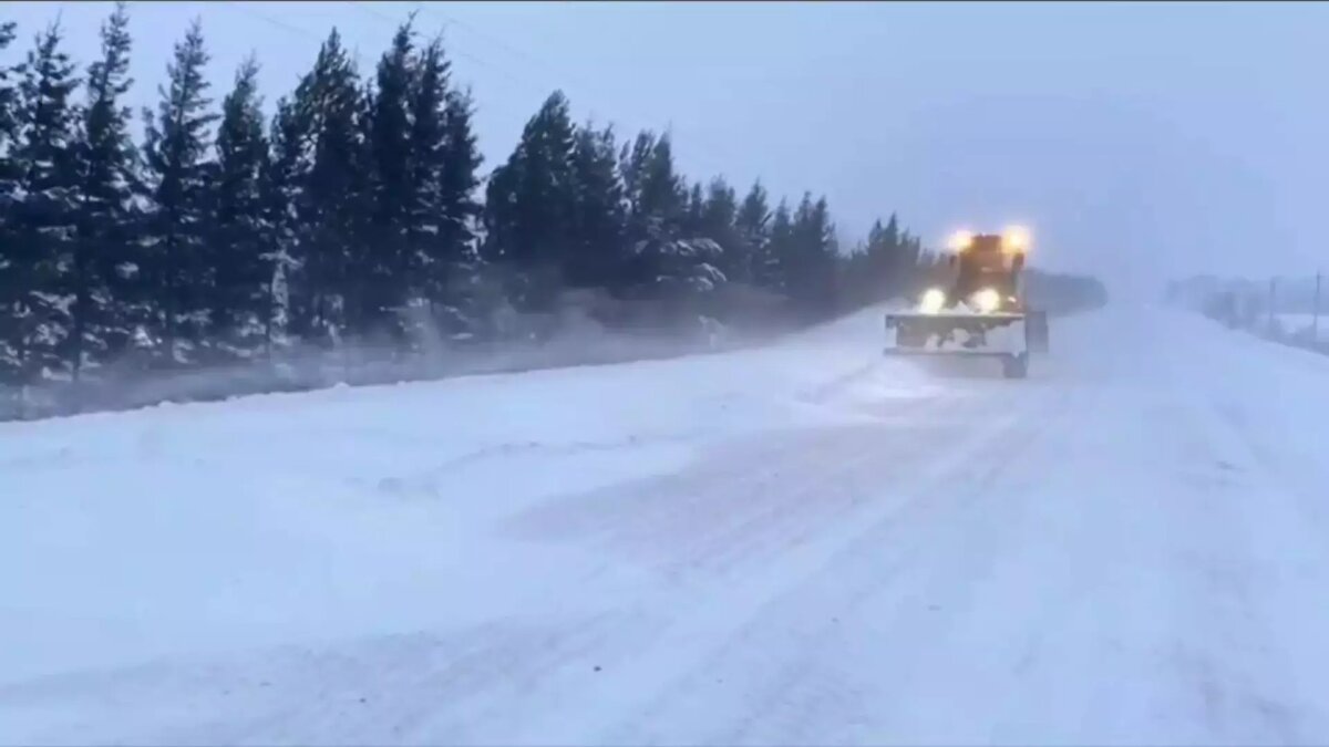     В связи с непогодой на региональных дорогах Удмуртии могут закрыть движение для грузового и общественного транспорта.