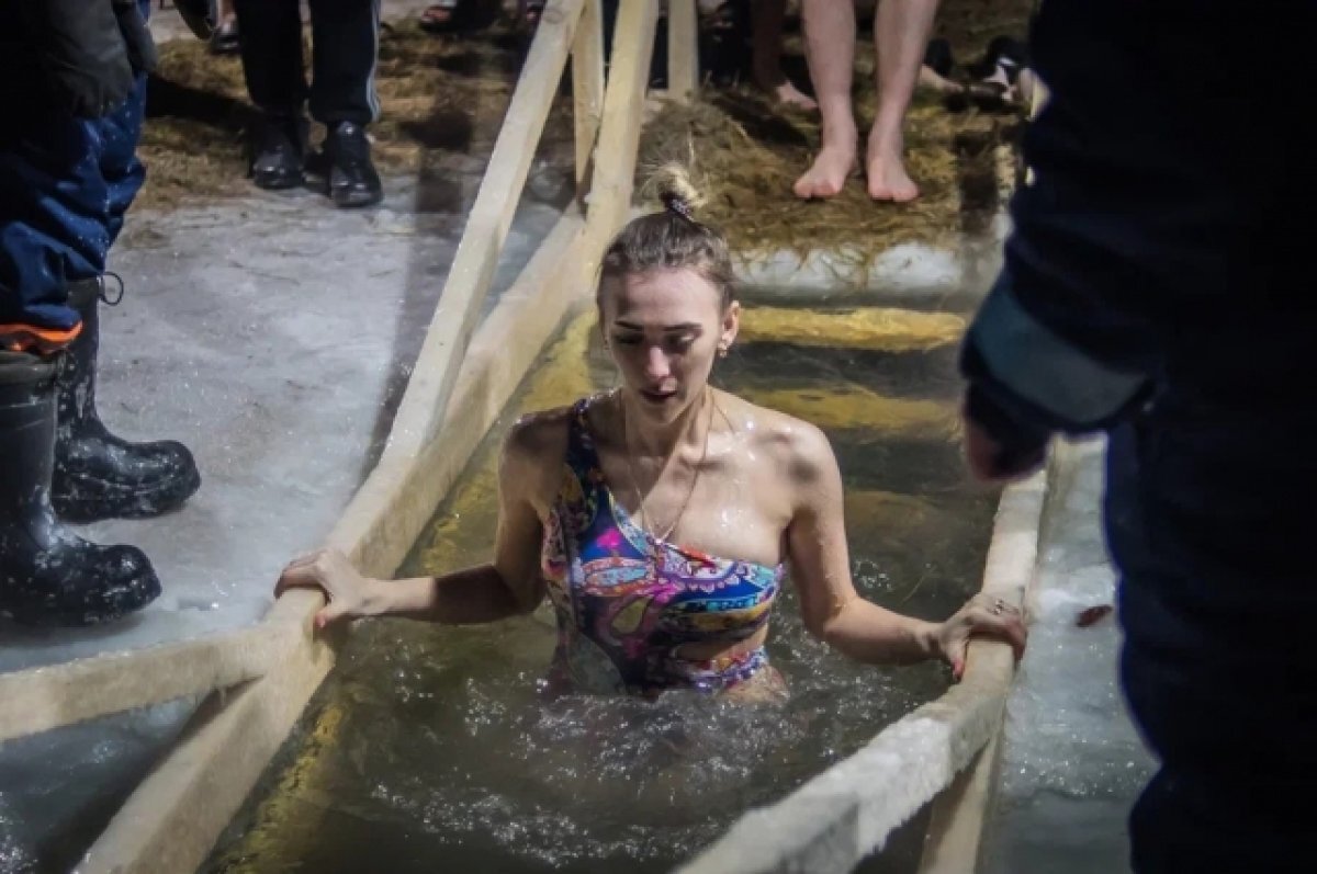    Более 1500 человек окунулись в купели на Крещение в Новосибирске