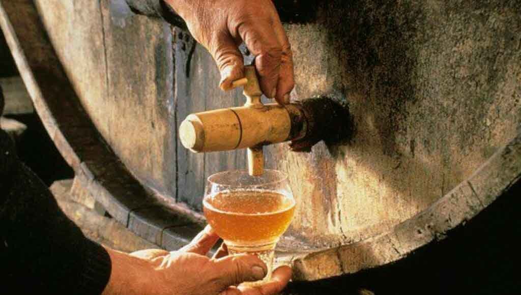 ассортимент алкоголя. история употребления алкоголя. боярский свадебный пир маковский. спиртные напитки руси. алкоголь на руси.