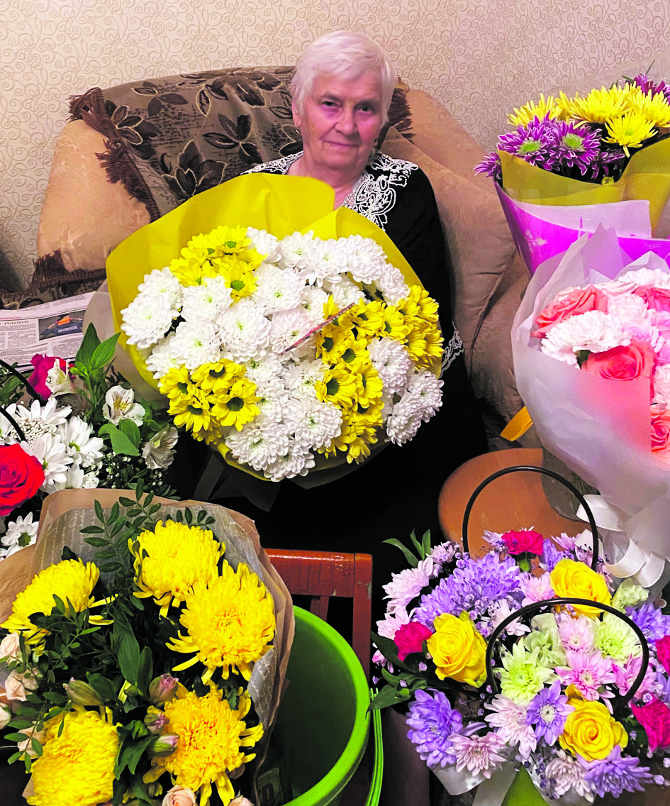 Парень с девушкой на лавочке. О женщина. Страх перед женщиной. Нравлюсь ли скромному. Девушка влюбилась.