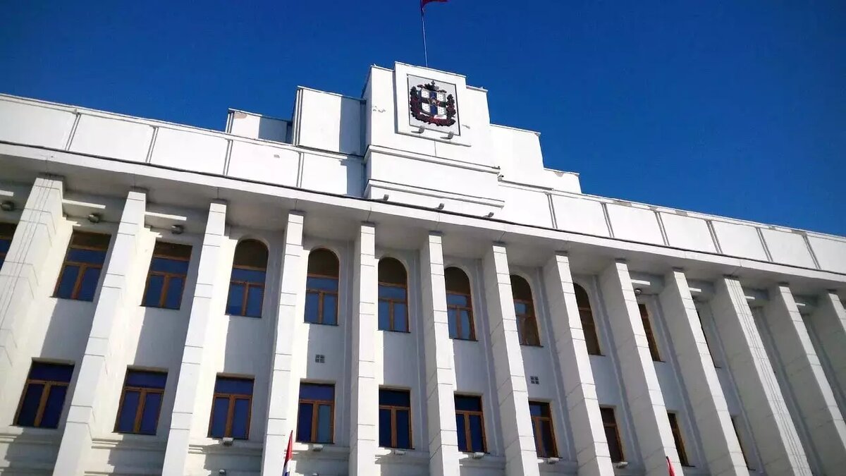     Для заместителя министра установили испытательный срок в три месяца.