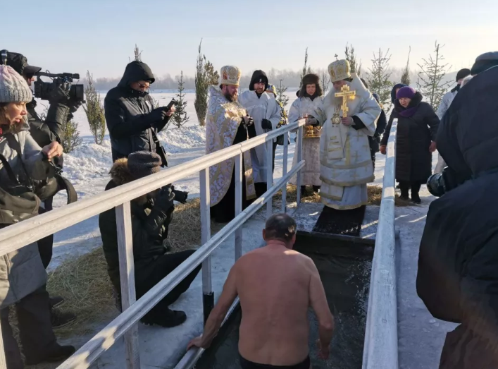 Крещенские купания в БарнаулеИсточник: "Толк"