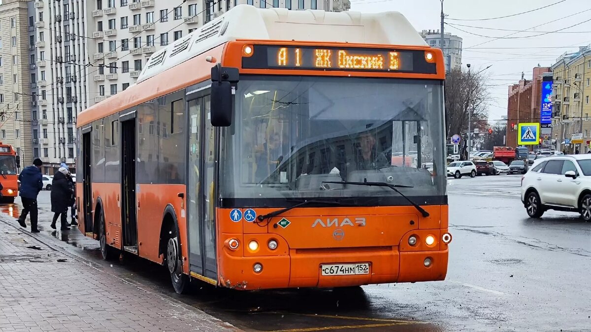     Движение 13 автобусов и одного трамвая затруднено утром 19 января из-за мощного снегопада. Об этом жителей предупредили в ГКУ НО «ЦРТС».