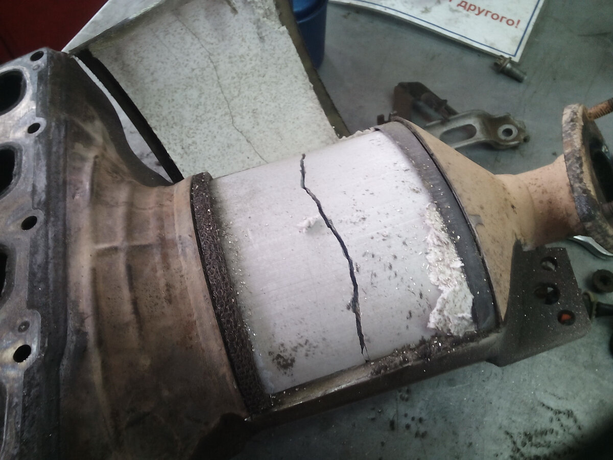 Toyota rav4 гофра глушителя. нужно ли удалять катализатор на автомобиле. 7. тойота королла 2002 катализатор. пламегаситель mazda 3 2.