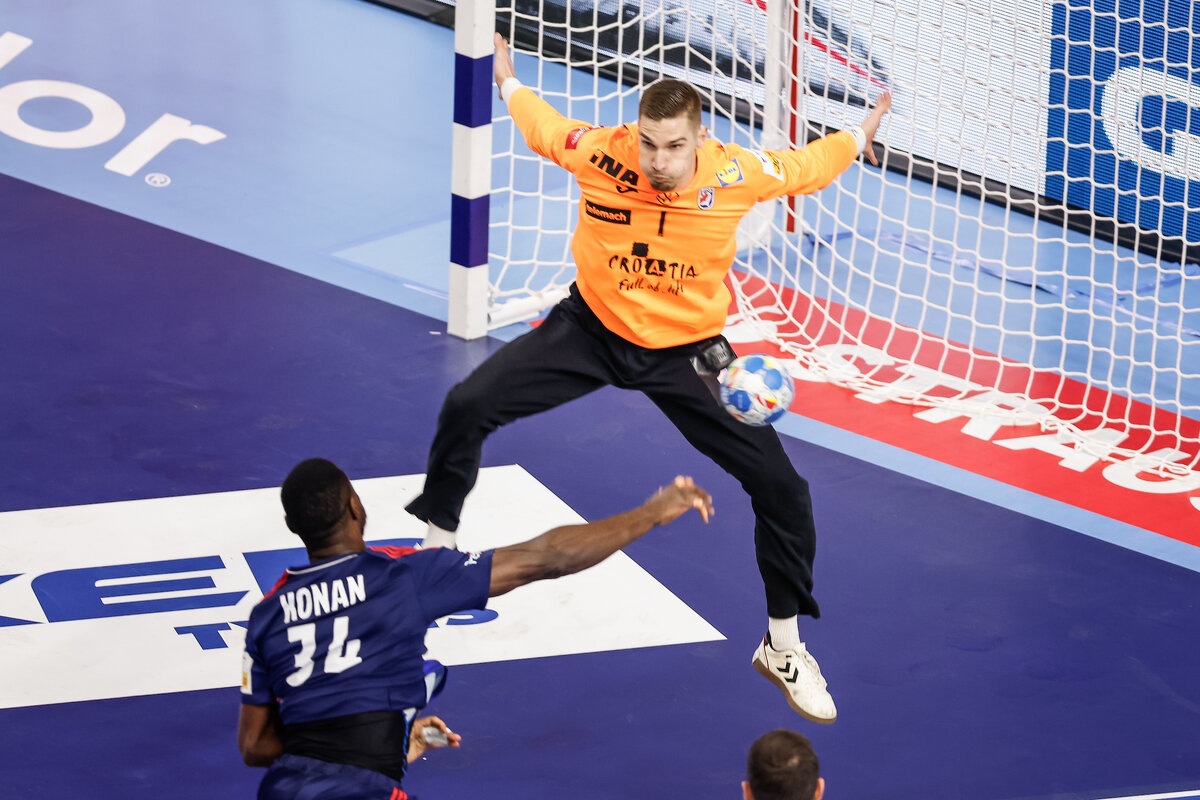 Концовка картинка. Фильм придержи чмо. Ахмед янур. Фильмы держащие в напряжении. Концовка удивила.