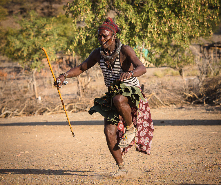 Tribe himba black. Танцы Намибии. Намибия местные жители. Шорты Намибия Танцующие. Namibia Flash.