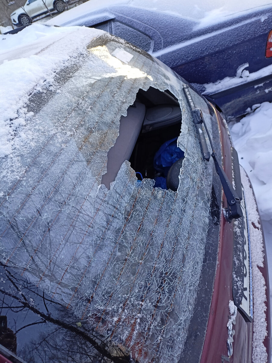 может ли лопнуть стекло в машине