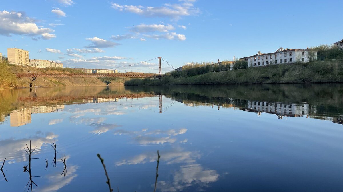 Вид с реки Воркута на мост на Рудник