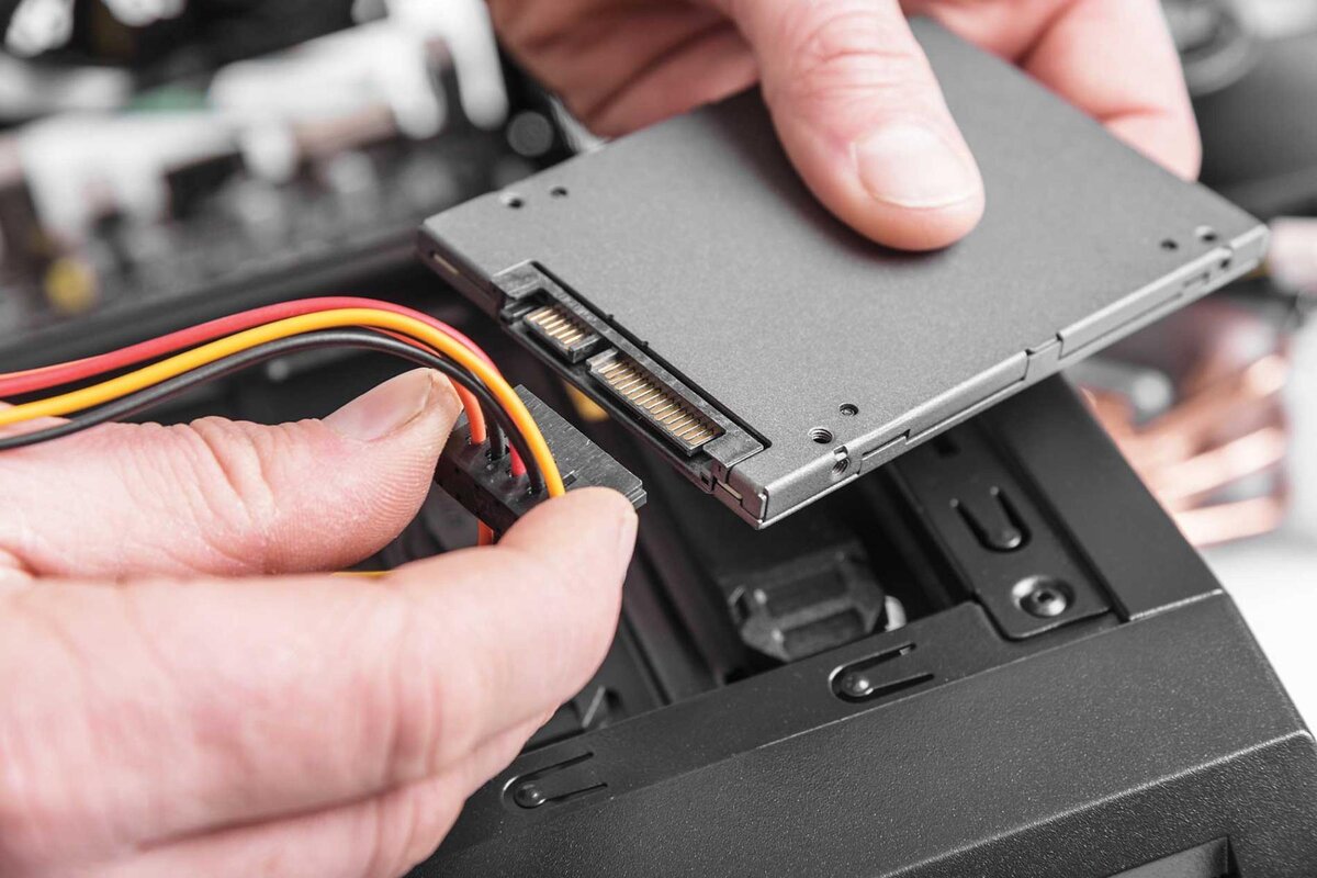 SSD-накопители стали неотъемлемой частью современного ПК и быстро вытесняют механические HDD, которые на их фоне воспринимаются слишком громоздкими, медленными, хрупкими и шумными.-10