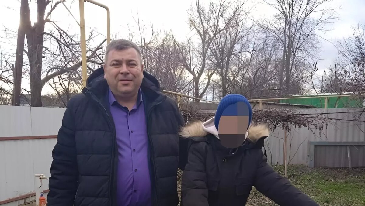    Глава Каменска-Шахтинского Михаил Ухин получил перелом ноги на тротуаре, который не почистили от снега, сообщает Telegram-канал Don_Mash.