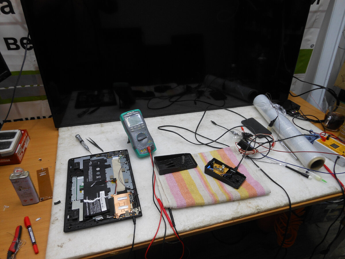 пока заряжается ноутбук, ремонт педали.