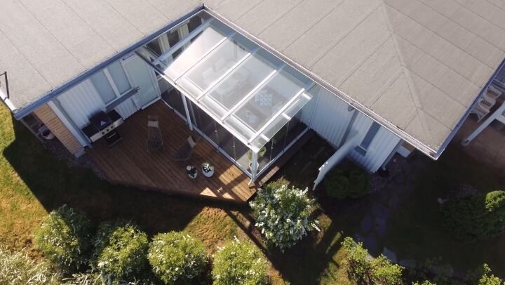 Терраса-пристройка из стекла и алюминия