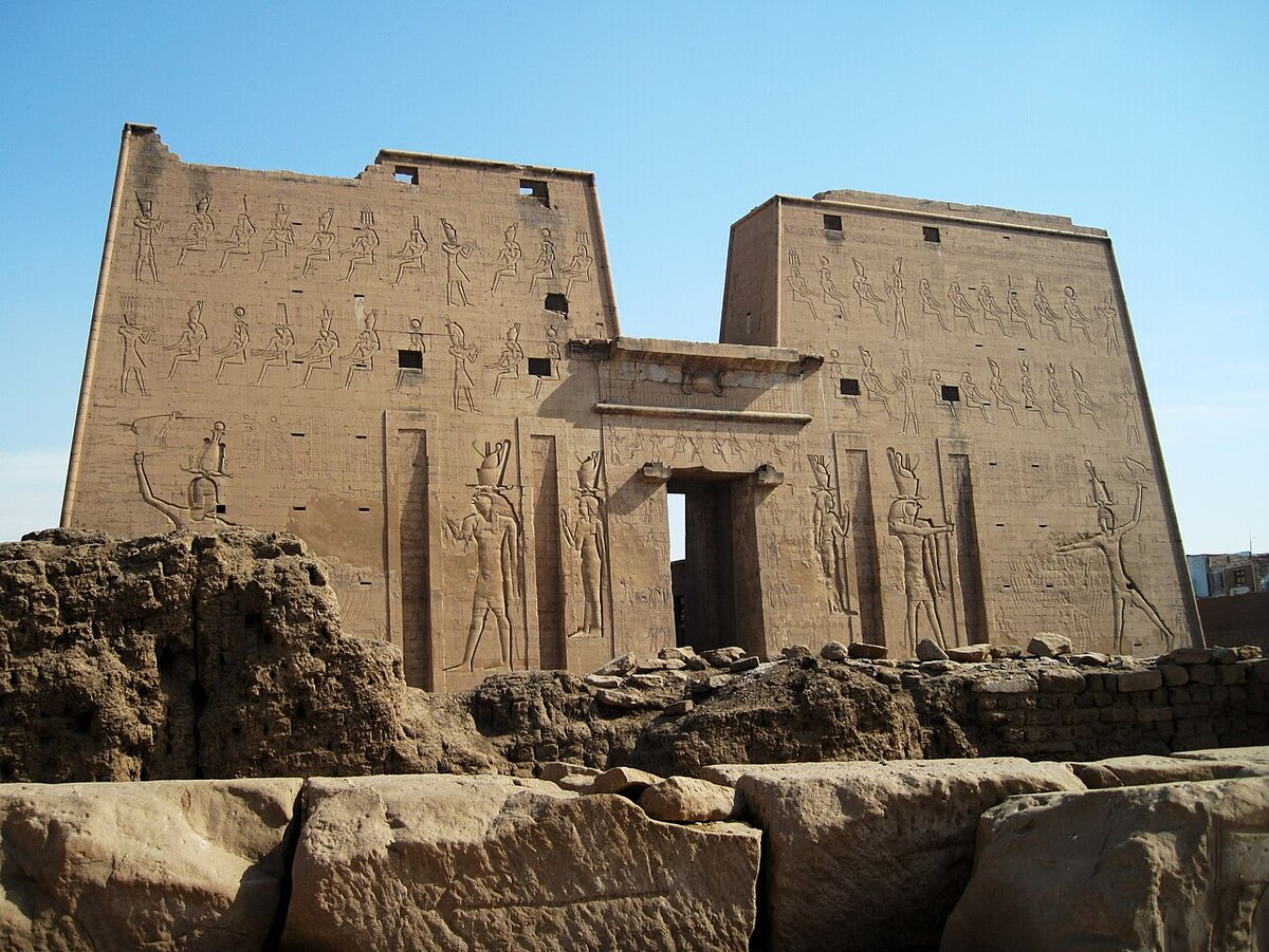 Храм бога себека. Храмы богов древнего египта. Древнеегипетские храмы в египте. Храмы богов древнего египта. Древний египет древнеегипетские храмы.