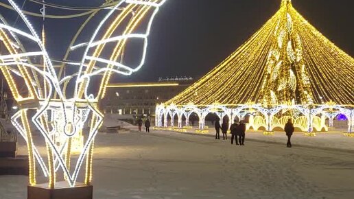 елка в орле на площади 2023. новогодний город орел. елка в орле на площади 2023. новогодний каток. елка в орле на площади 2023.