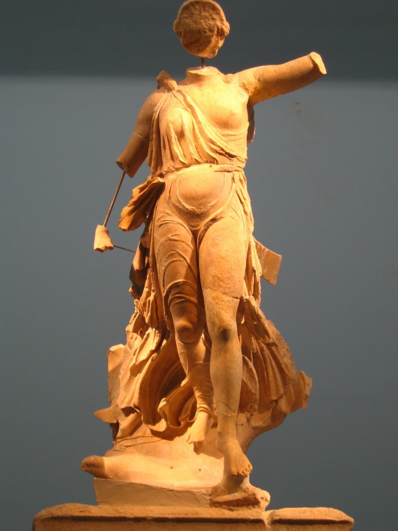 Дорифор скульптура поликлета. Греческая скульптура дискобол мирон. Раненый воин с восточного фронтона храма афины-афайи на острове эгине. Скульптор э н. Поликлет дорифор копьеносец.