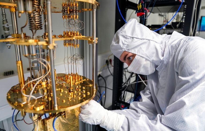 Производство квалифицированной рабочей силы. Типы воспроизводства рабочей силы. Разные профессии. Квалификация производства. Сотрудники завода.