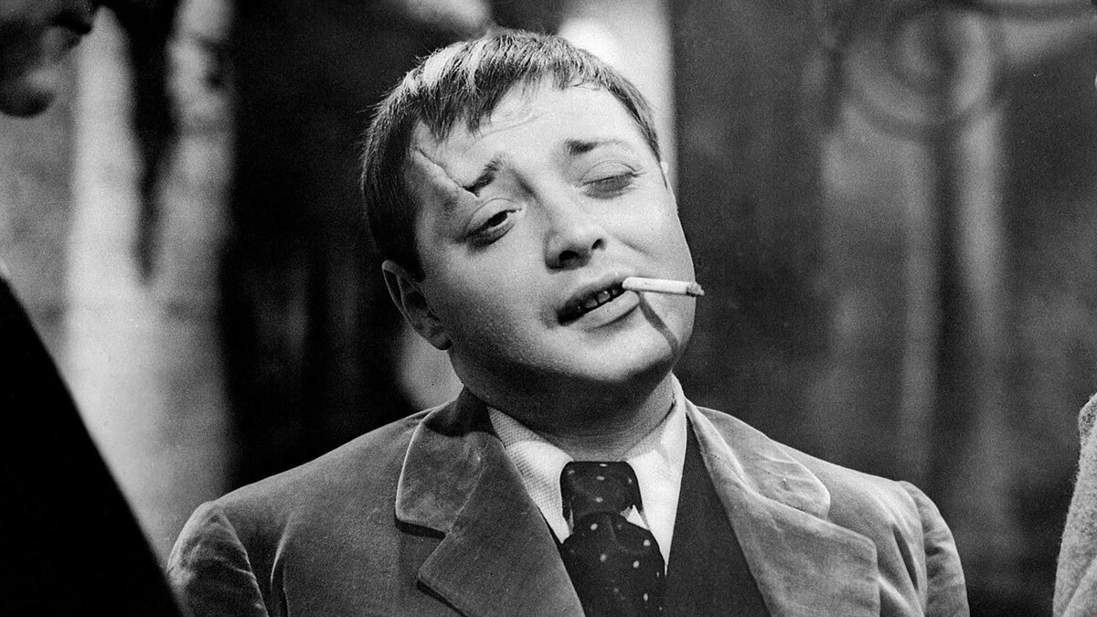 Актер Питер Лорре в фильме Альфреда Хичкока «Человек, который слишком много знал» (The Man Who Knew Too Much)