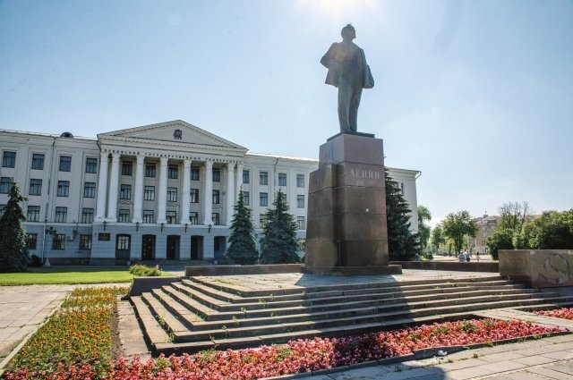    Когда отремонтируют памятник Ленину в центре Пскова?