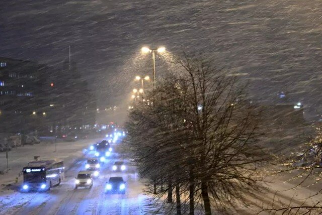 Молния во время снегопада