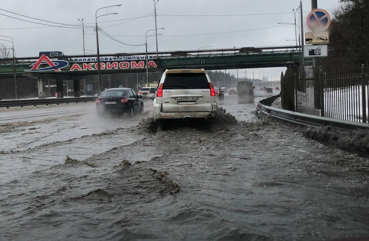    В Воронеже из-за таяния начались подтопления улиц