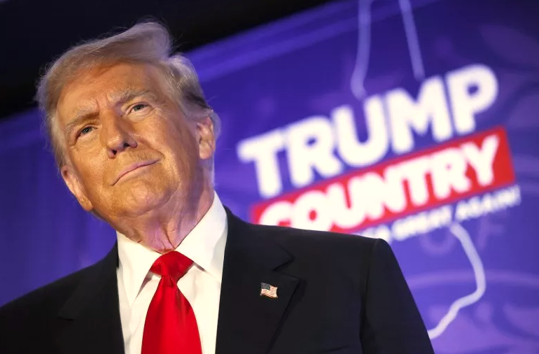 Бывший президент Дональд Трамп на предвыборном митинге 17 января 2024 года в Портсмуте, штат Нью-Гэмпшир. (Источник изображения: Newsweek.com)