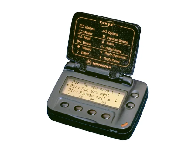 Motorola Tango. Первый в мире твейджер. Источник: Motorola.