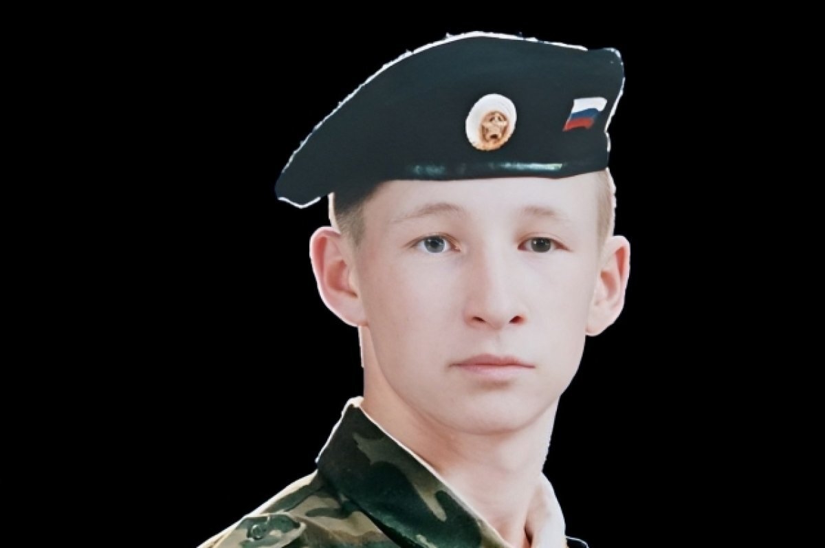    Он погиб почти месяц назад.