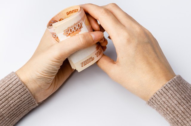    В каких случаях работодатель может отказать в выплате зарплаты наличными?