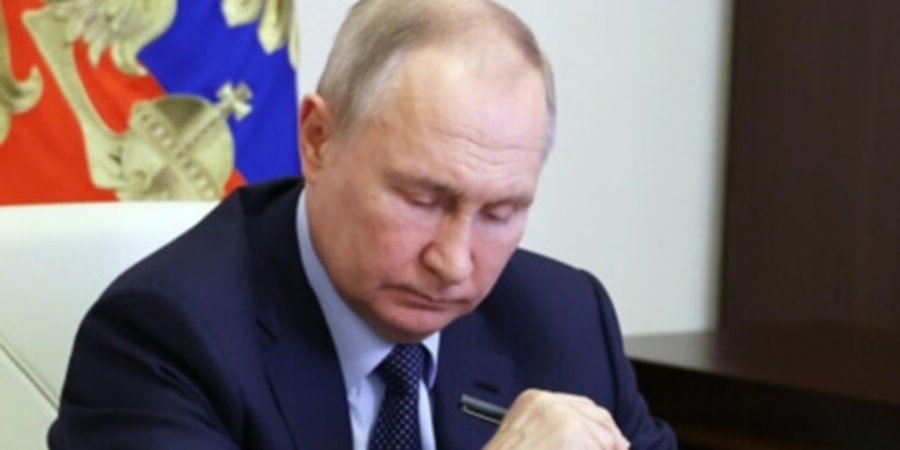  Президент Путин подписал закон о прекращении выплат страховых пенсий.
