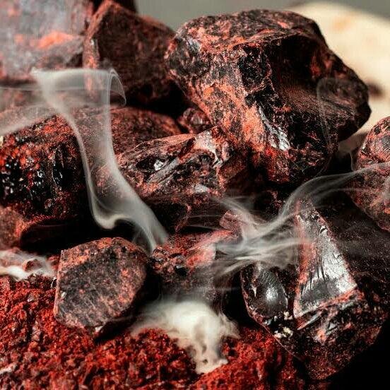 Смола Кровь дракона - сама по себе мощное благовоние. Фото: journeysoycandles.com.au